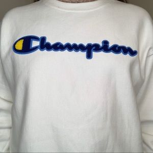 CHAMPION SWEATSHIRT W/ EMBROIDERED LOGO